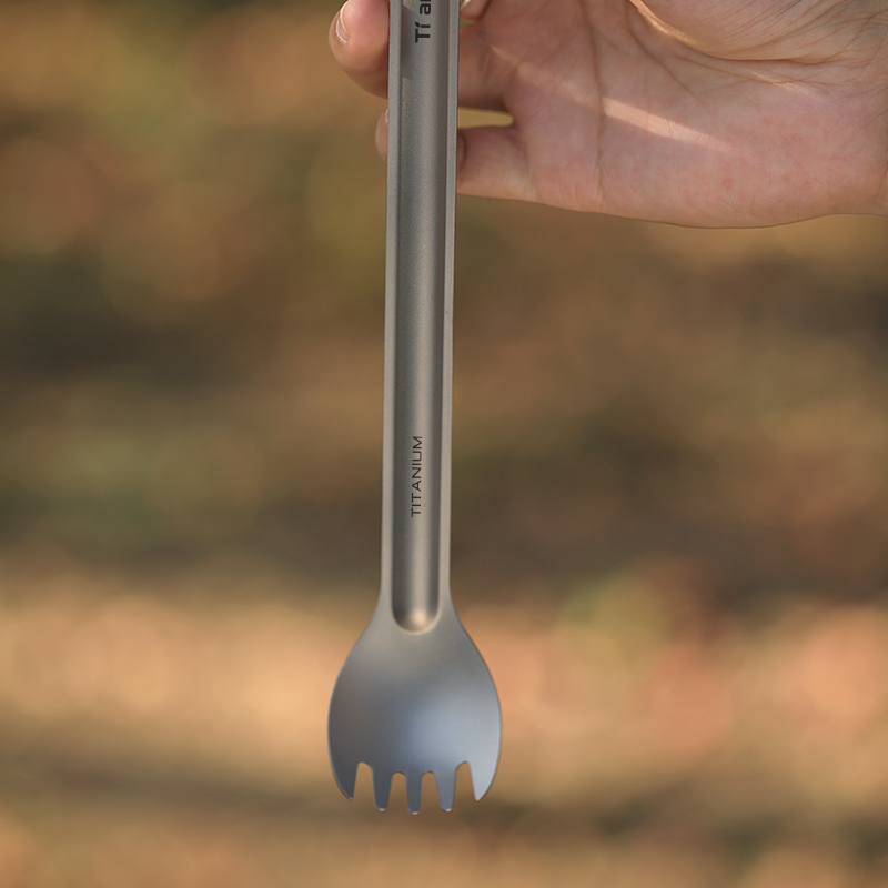 Tiartisan 純チタンカトラリー超軽量ロングハンドルス - Camping Cooking Cutlery Set のレビューと価格